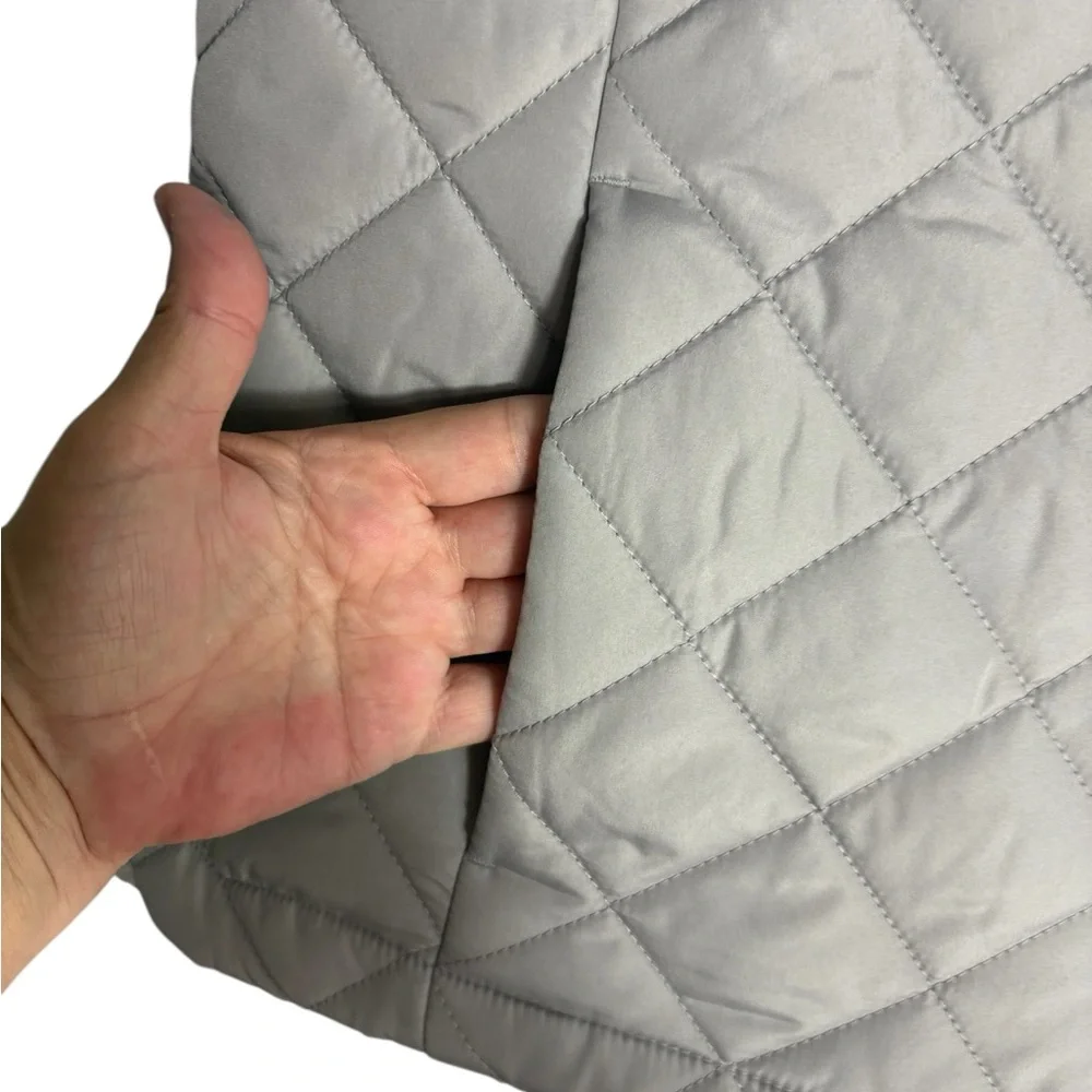 LANDS" END Quilted Vest in Gray Size Small (4-6) -- PERFECT FOR FALL!!! - Picture 5 of 7